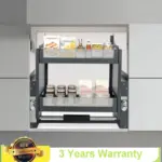 منظم خزانة قابل للسحب مع عناصر متنوعة.